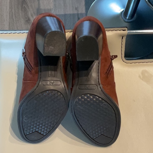 A2 Aerosoles Suede Wallflower Shooties . - Picture 4 of 8